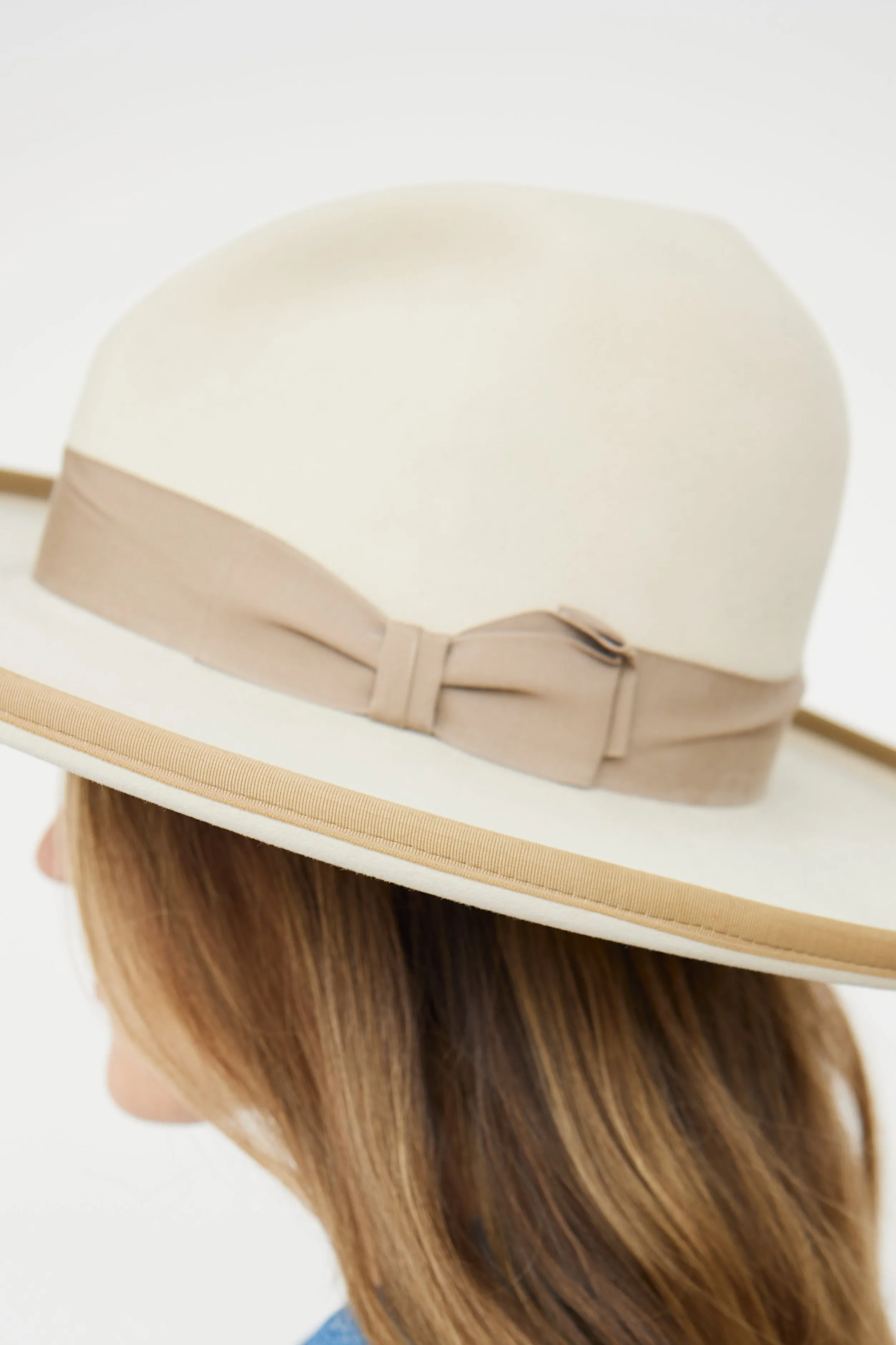 Beige Felt Round Brim Western Hat