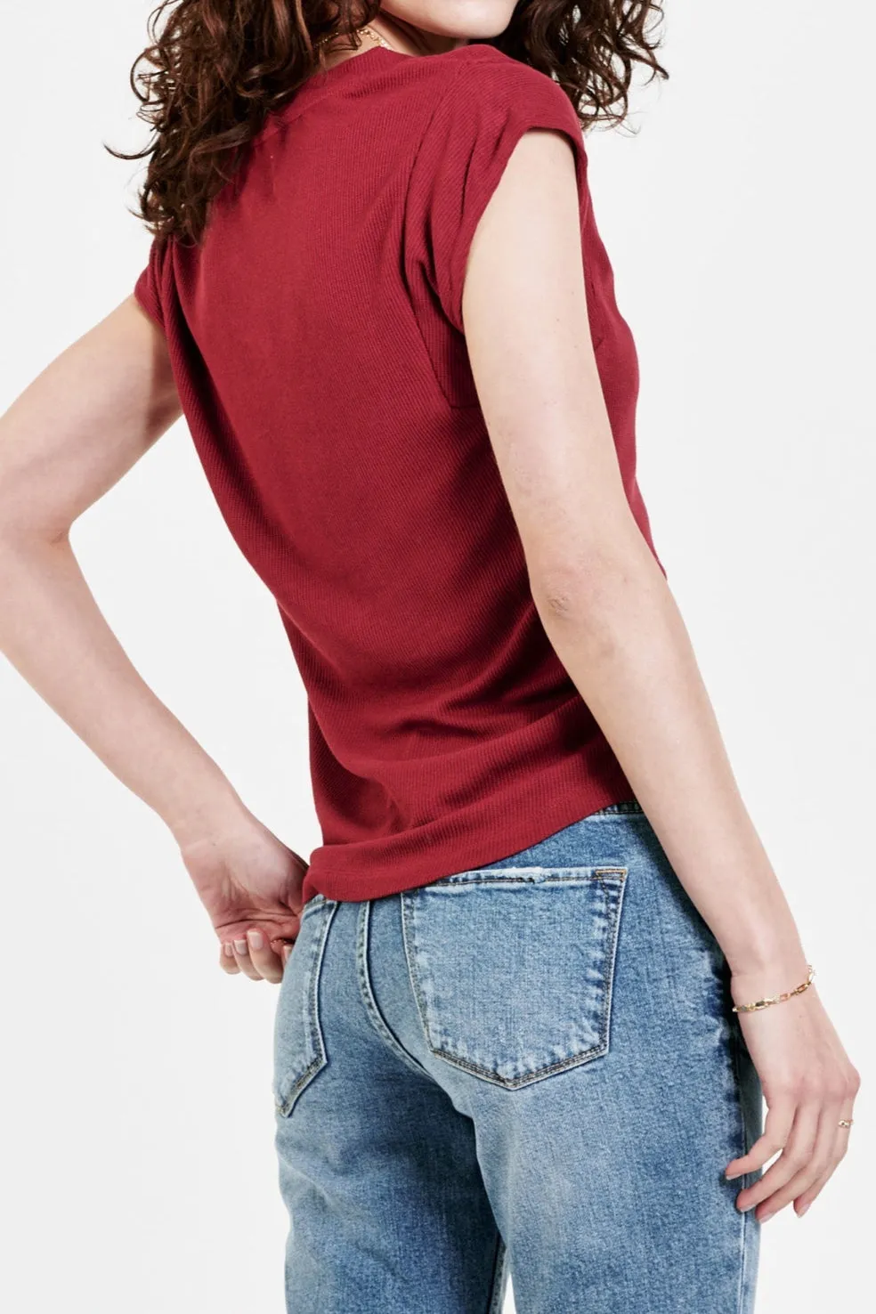 URI THERMAL V-NECK TOP GOJI BERRY