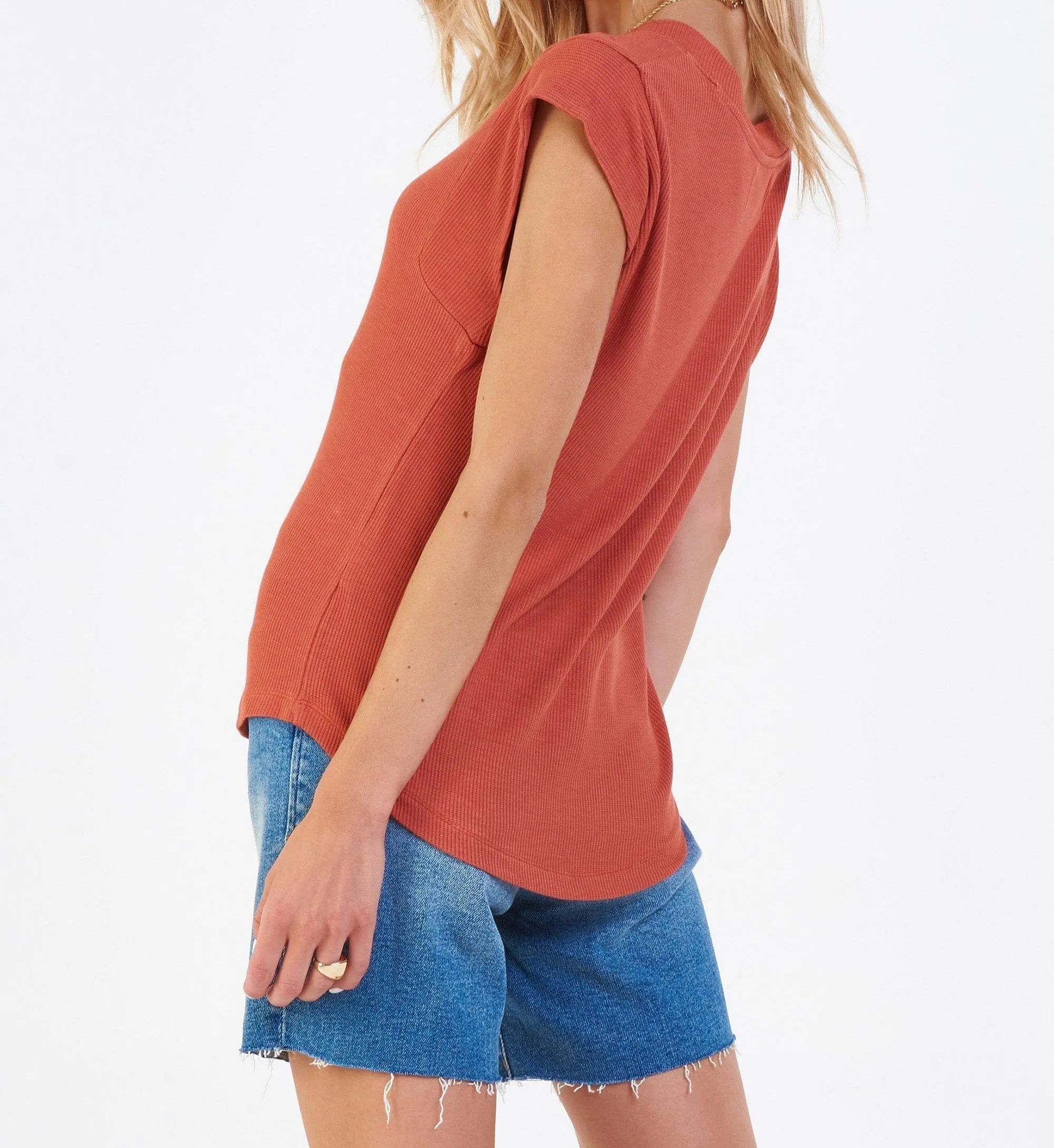 URI THERMAL V-NECK TOP RED CLAY